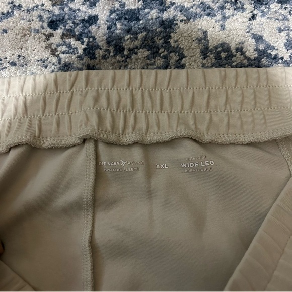 Old Navy Dynamic Fleece High-Rise Wide Leg Breathable Cream Sweatpants Size XXL - Picture 5 of 8